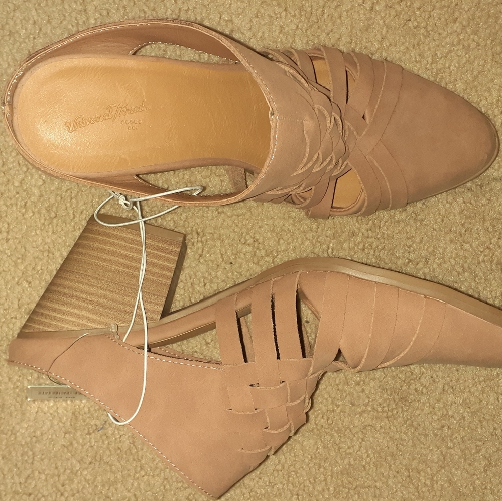 NWT Universal thread slip on booties..blush color